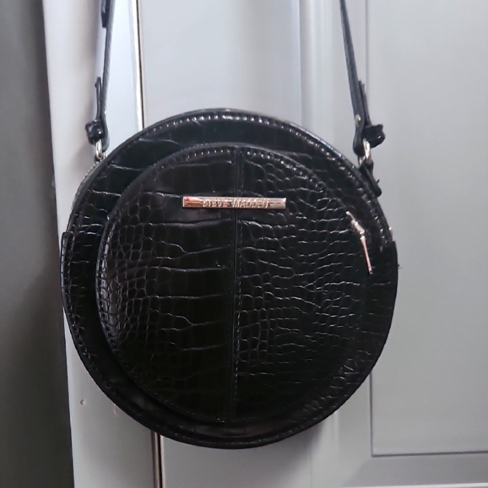 STEVE MADDEN Black Textured Crossbody Bag